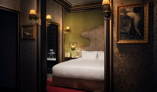 Spazieren Sie durch die Kunst der Gastfreundschaft: Ergründen Sie die Ästhetik der luxuriösen Hotellobbys in Paris