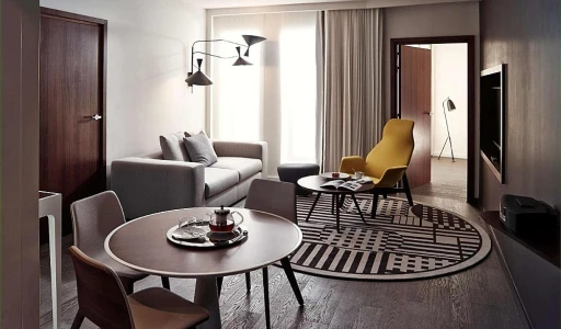 Wie verändert minimalistisches Design die Luxushotellerie in Paris?
