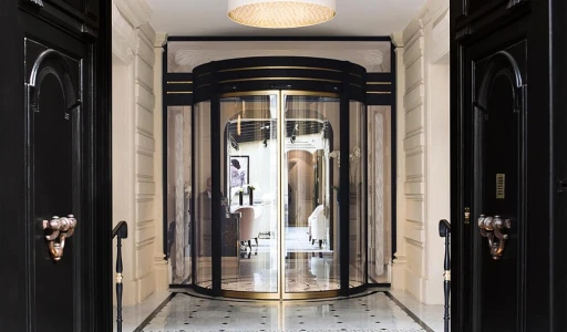 Les meilleurs hôtels de luxe à Paris : Évasion haut de gamme dans la Ville Lumière