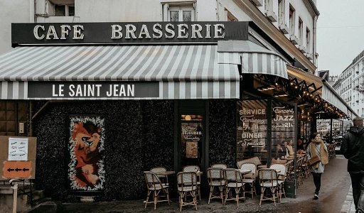 पेरिस के लक्जरी होटलों से मनोरम दृश्य: आपके रोमांटिक पलों के लिए कैसे चुनें सही जगह?