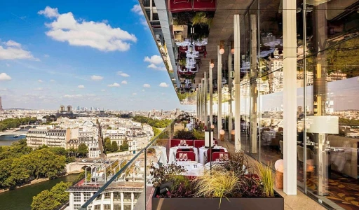 पेरिस में आवास का शाही अनुभव: 5-सितारा होटलों की कला की सैर