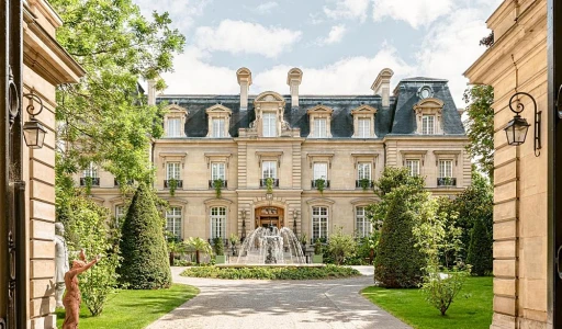 Jardins Secrets: Les Hôtels de Luxe à Paris Avec des Jardins Parfumés